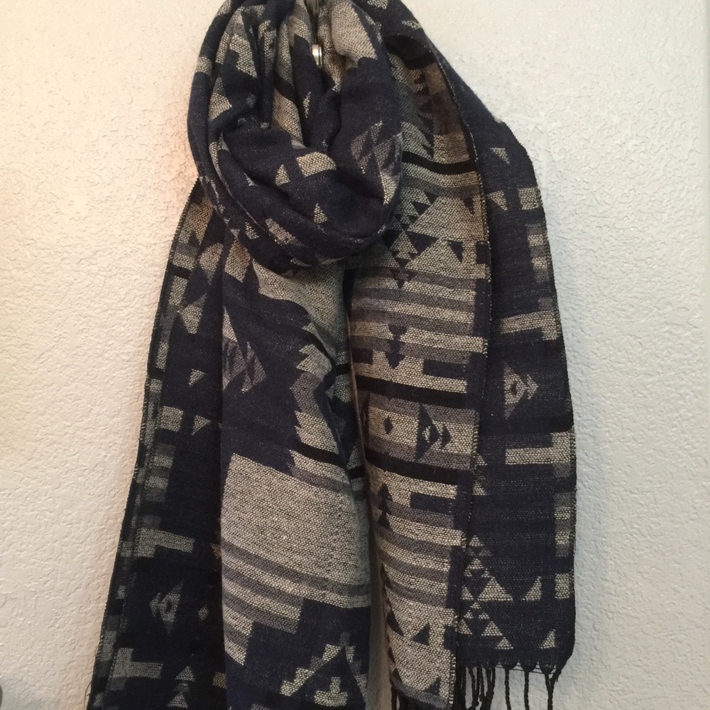 Buckle Thick Tribal Print Scarf